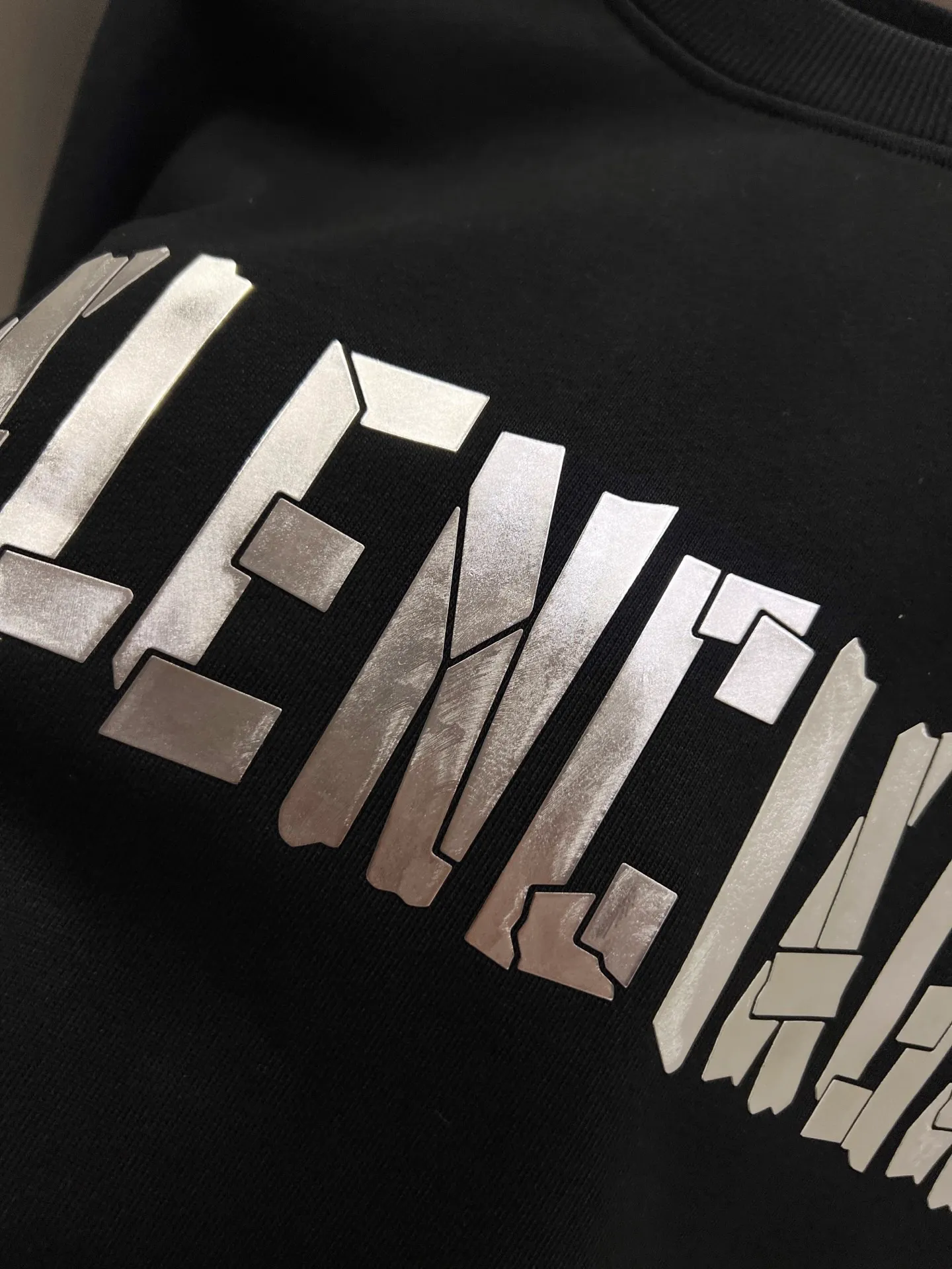 BAL Balenciaga 2026 Autumn and Winter New Arrival Round Neck Long Sleeve Sweater Classic Letter Laser Printing Technology Same Style Loose Version for Men and Women S M L XL XXL Five Codes Color: Black White